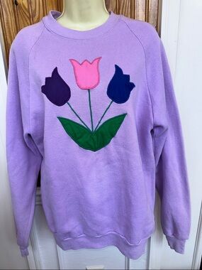 Vintage 80s/90s Jerzees Lavender Crewneck Sweatshirt with embroidered Tulips